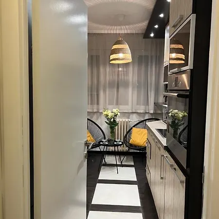 Happy Green Apartment